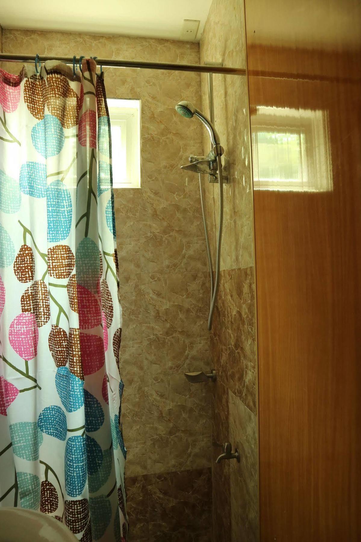 Ea Apartelle - Metro Виган Экстерьер фото